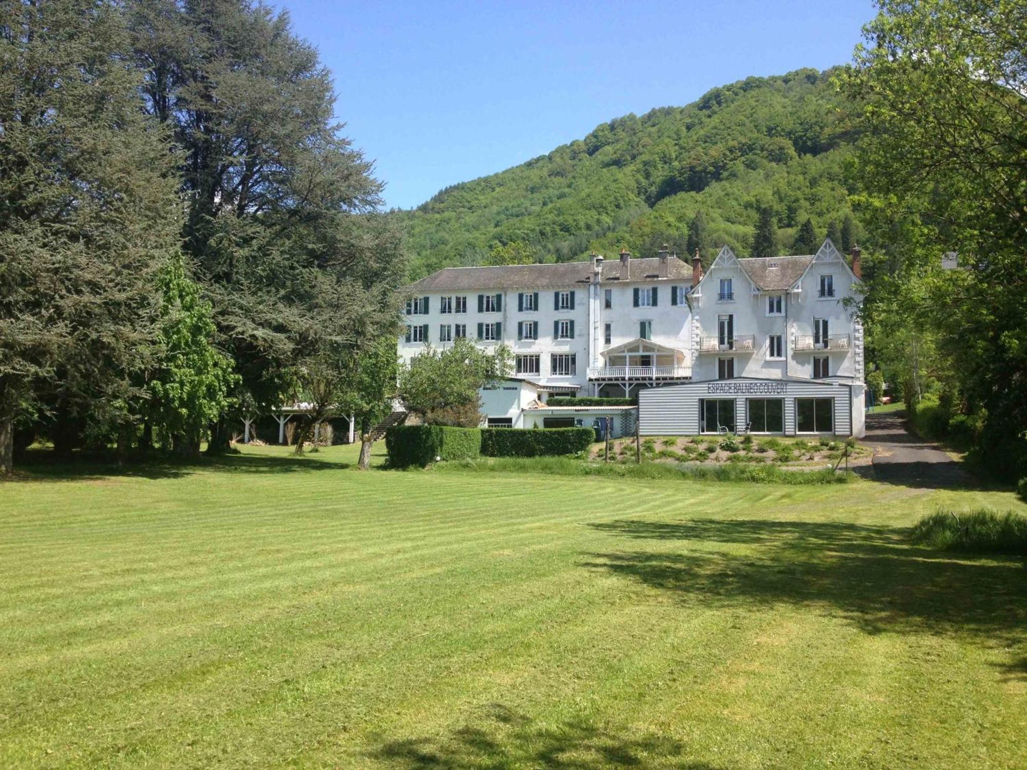 Hotel Et Residence Des Bains Vic-sur-Cère Exterior foto